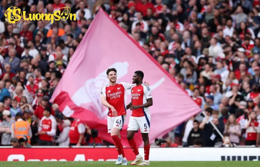 Pháo thủ đã giành chiến thắng 3-0 trong trận lượt đi tại Emirates